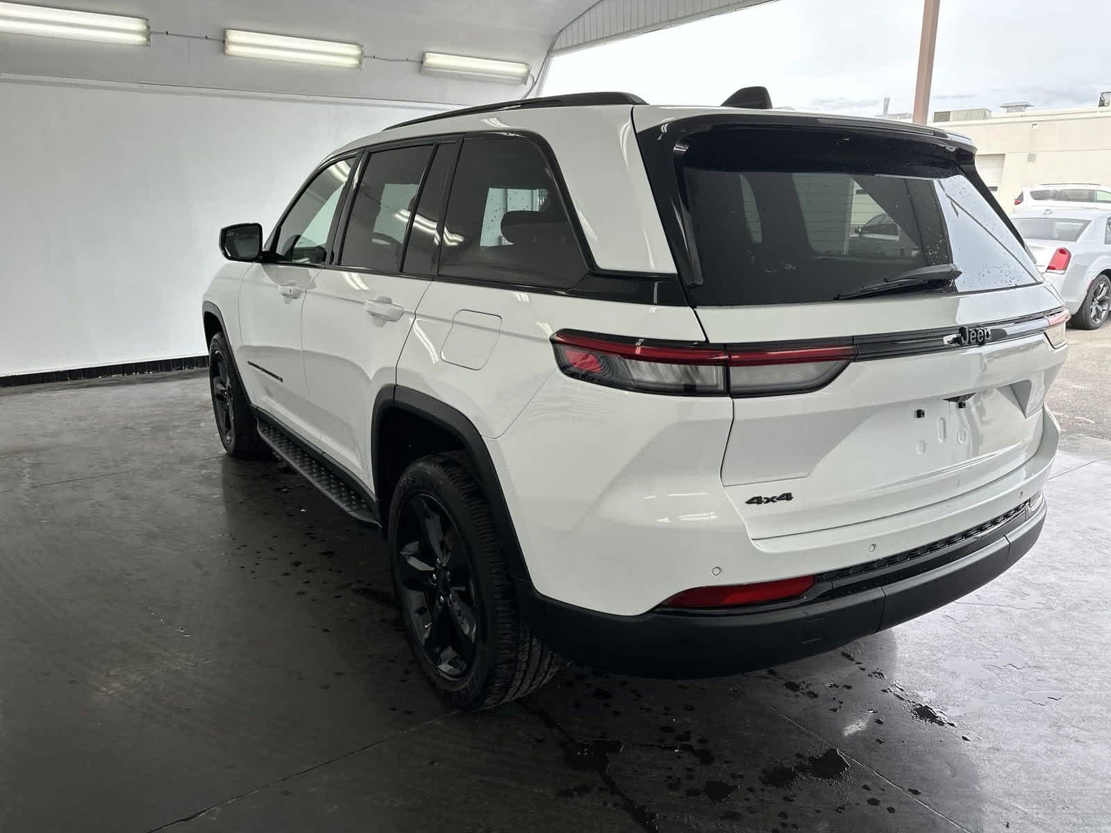 2023 Jeep Grand Cherokee Altitude 7