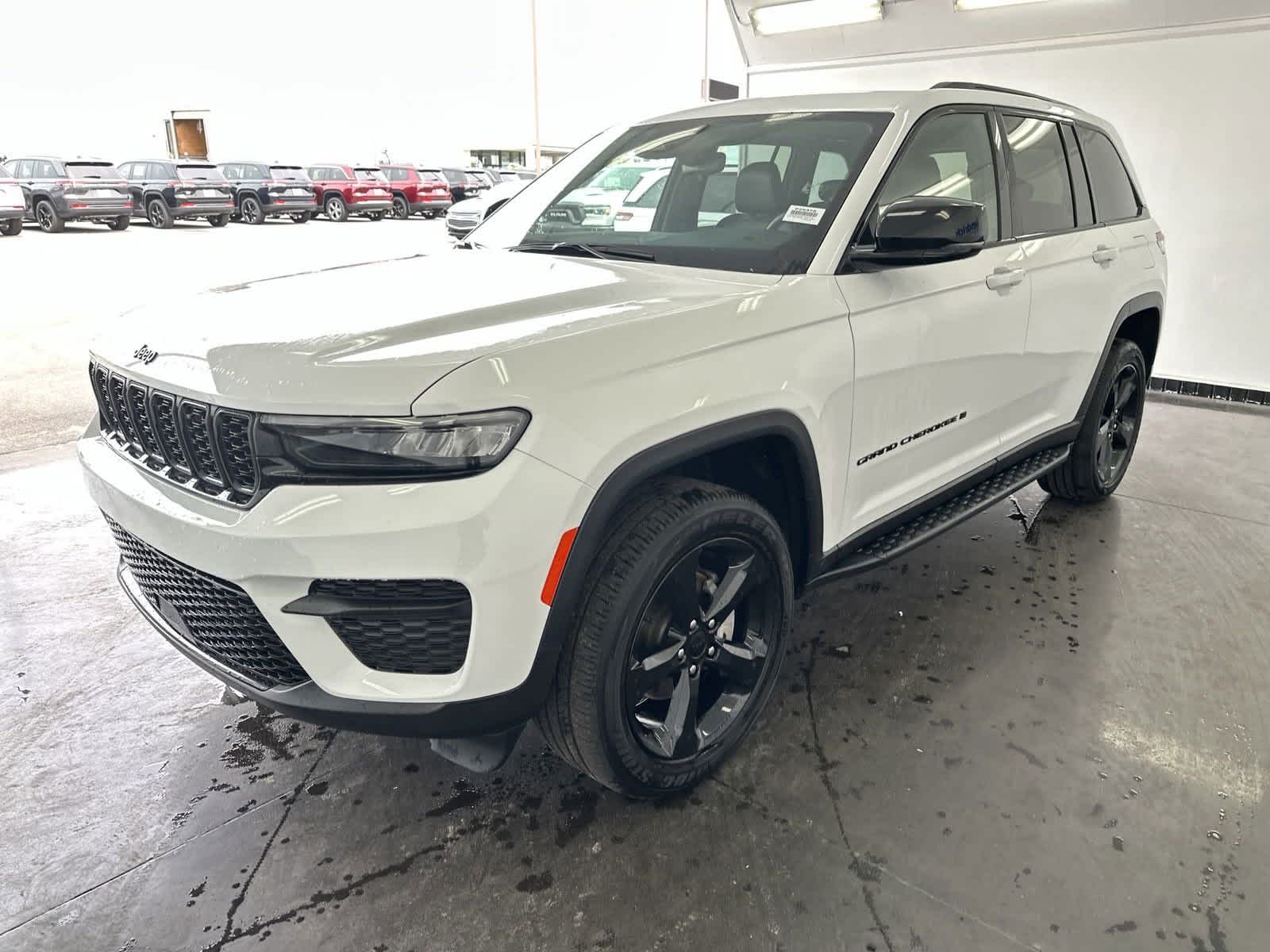 2023 Jeep Grand Cherokee Altitude 4