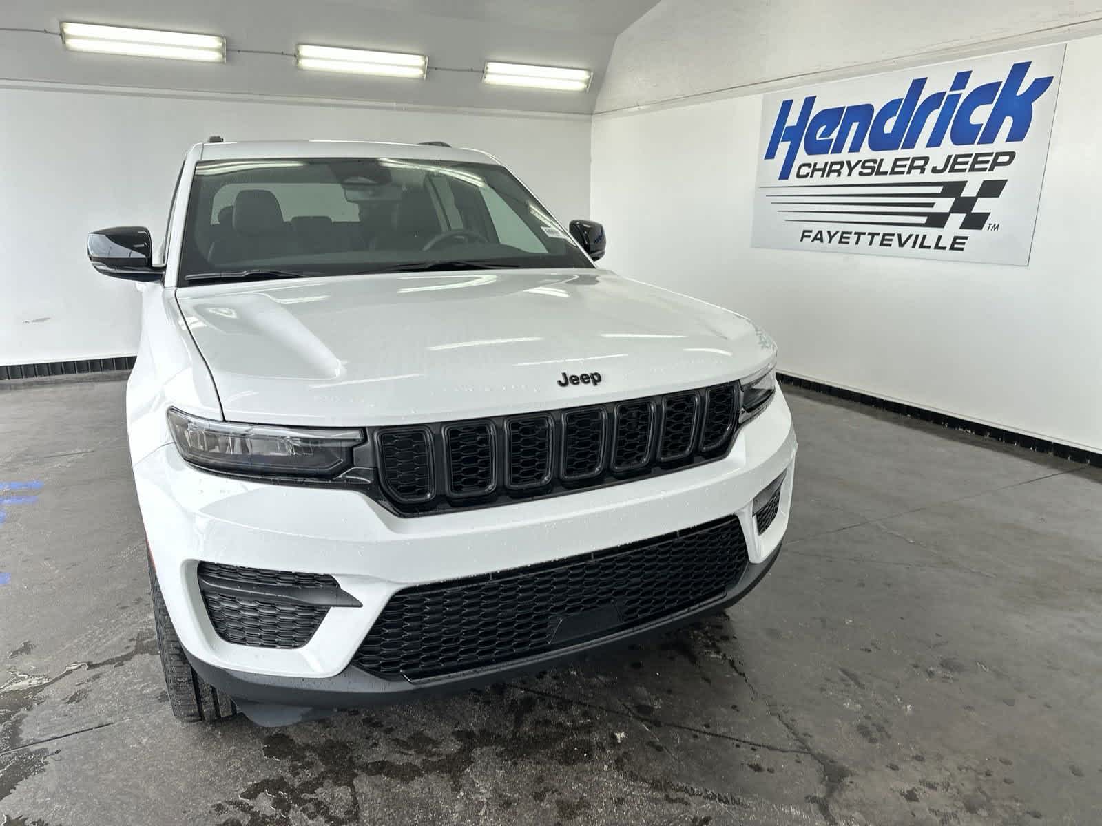 2023 Jeep Grand Cherokee Altitude 3