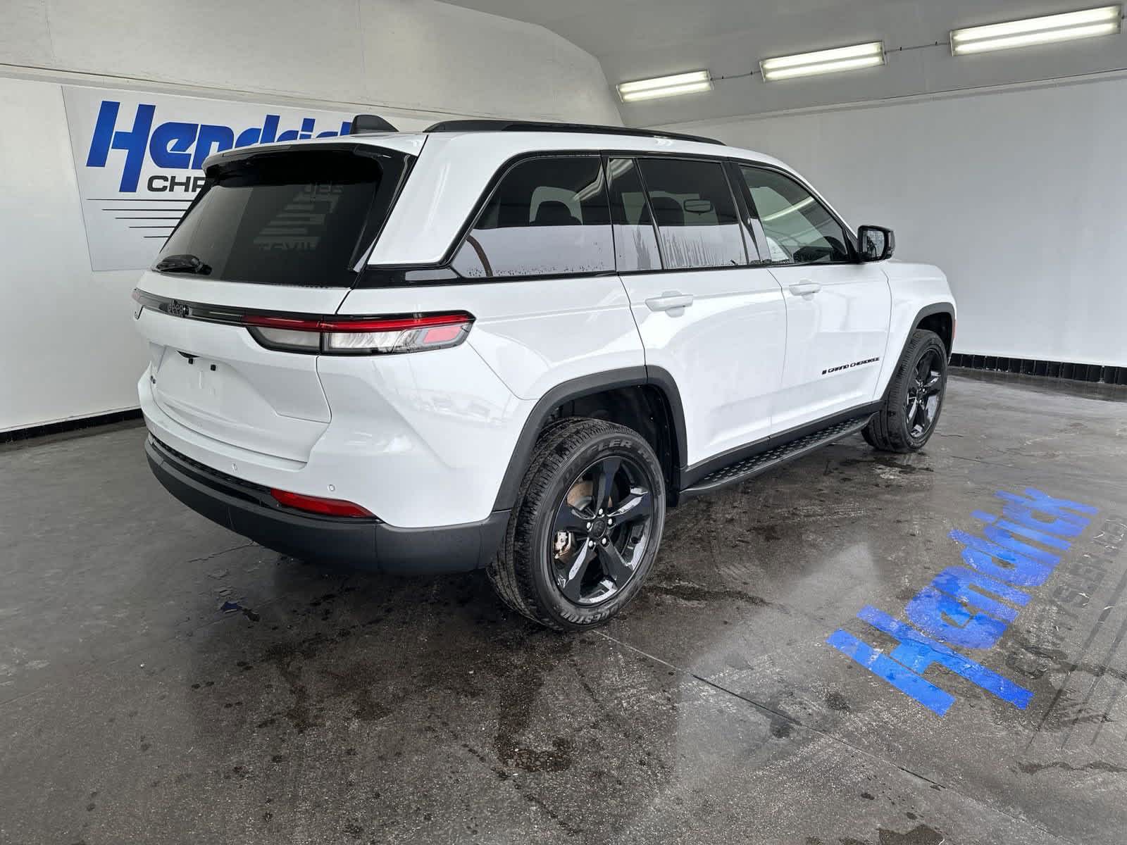 2023 Jeep Grand Cherokee Altitude 9