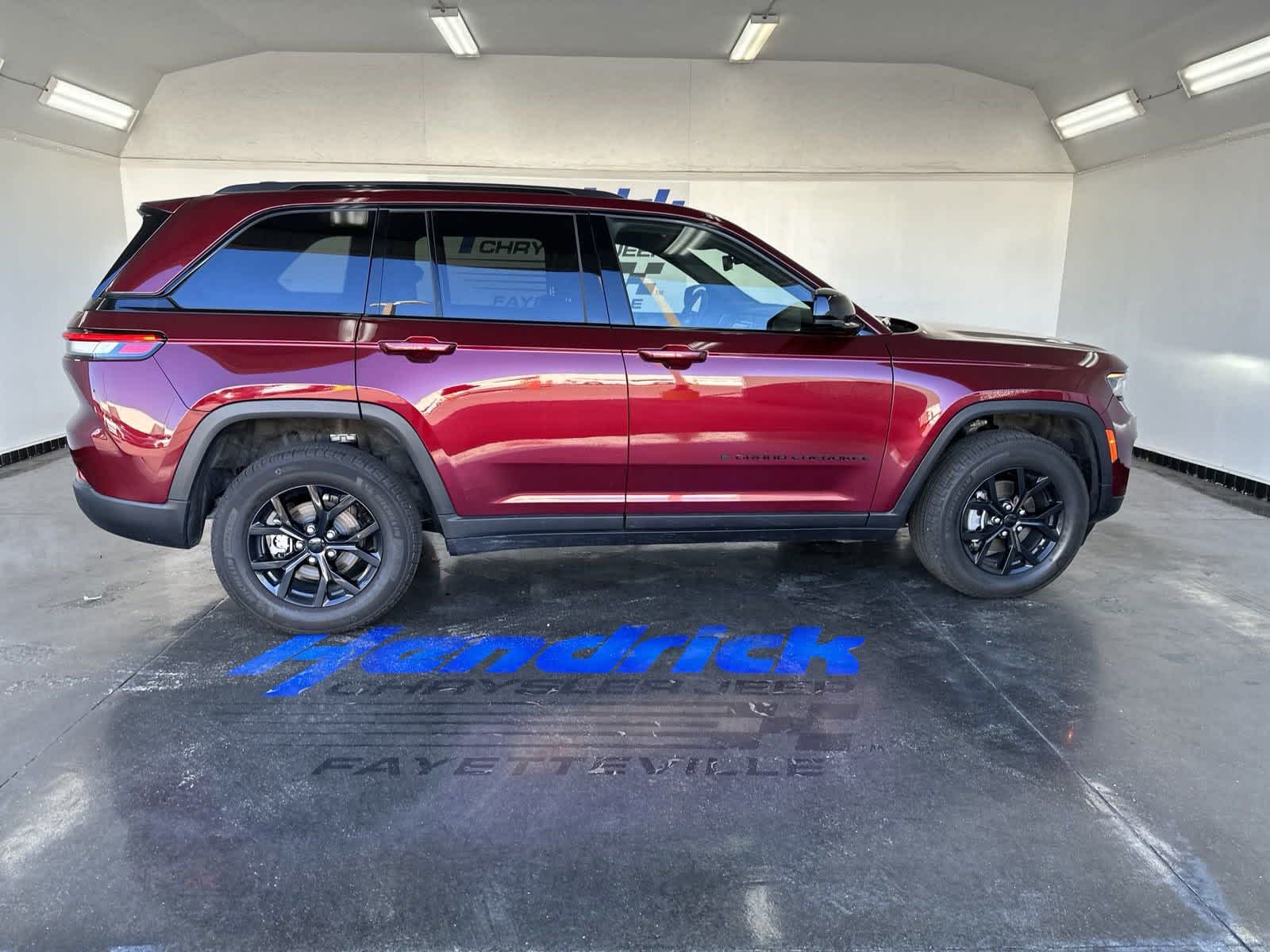 2023 Jeep Grand Cherokee Altitude 10