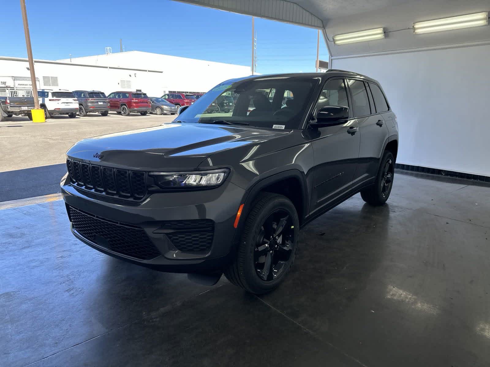 2025 Jeep Grand Cherokee Laredo 4