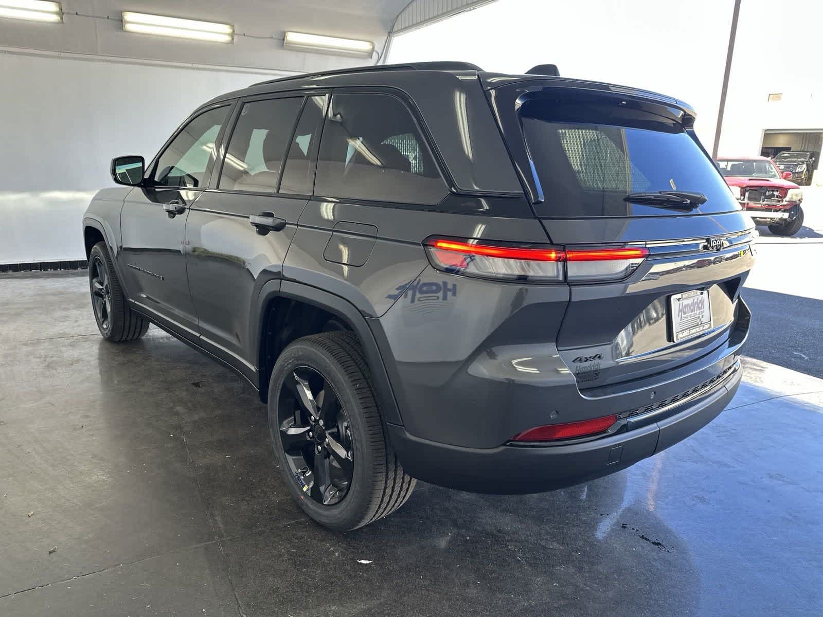 2025 Jeep Grand Cherokee Laredo 6