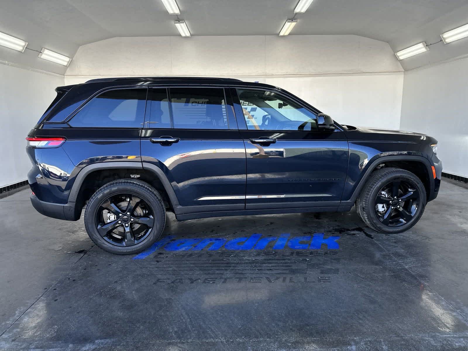 2023 Jeep Grand Cherokee Limited 10