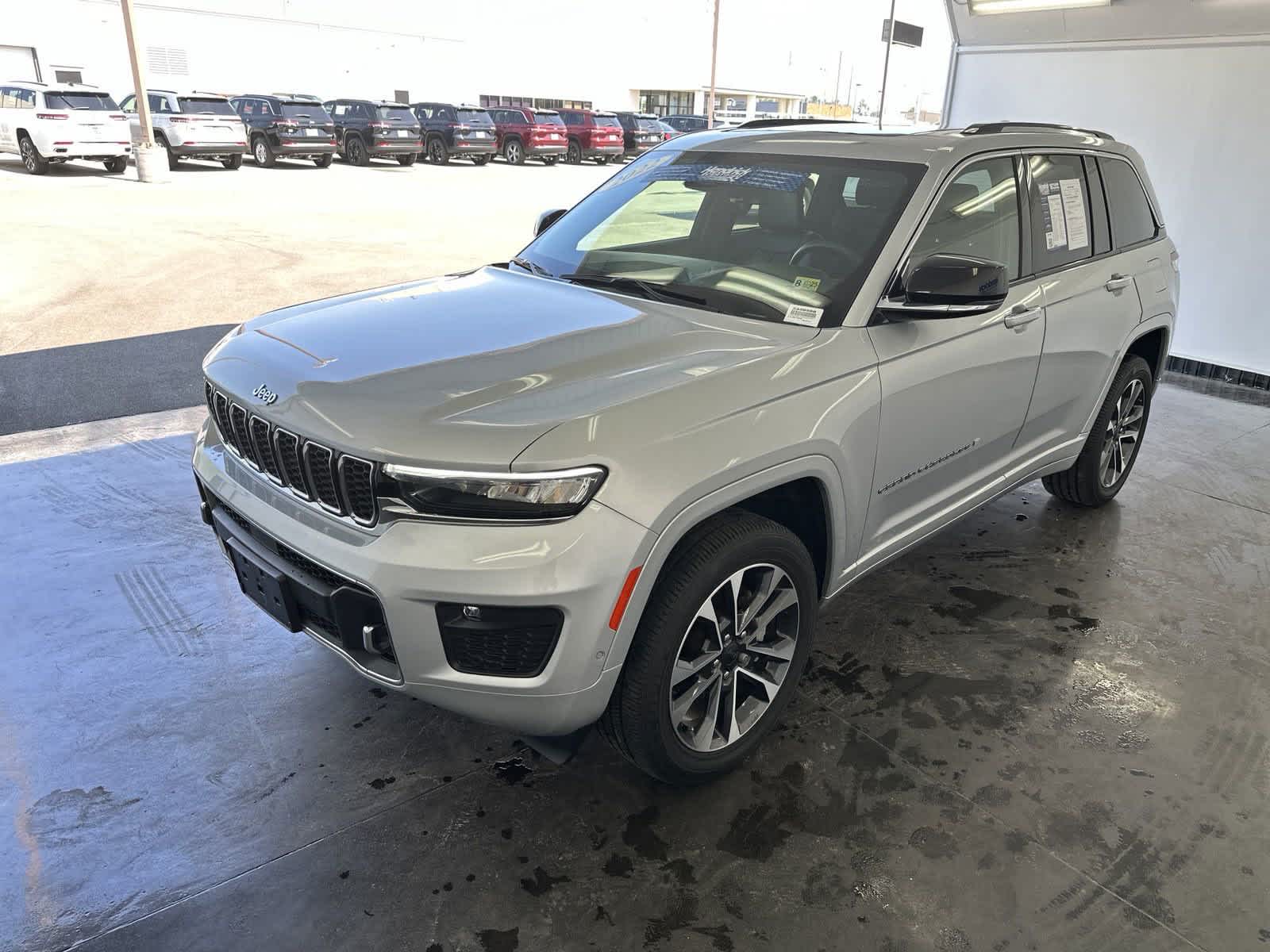 2022 Jeep Grand Cherokee Overland 4