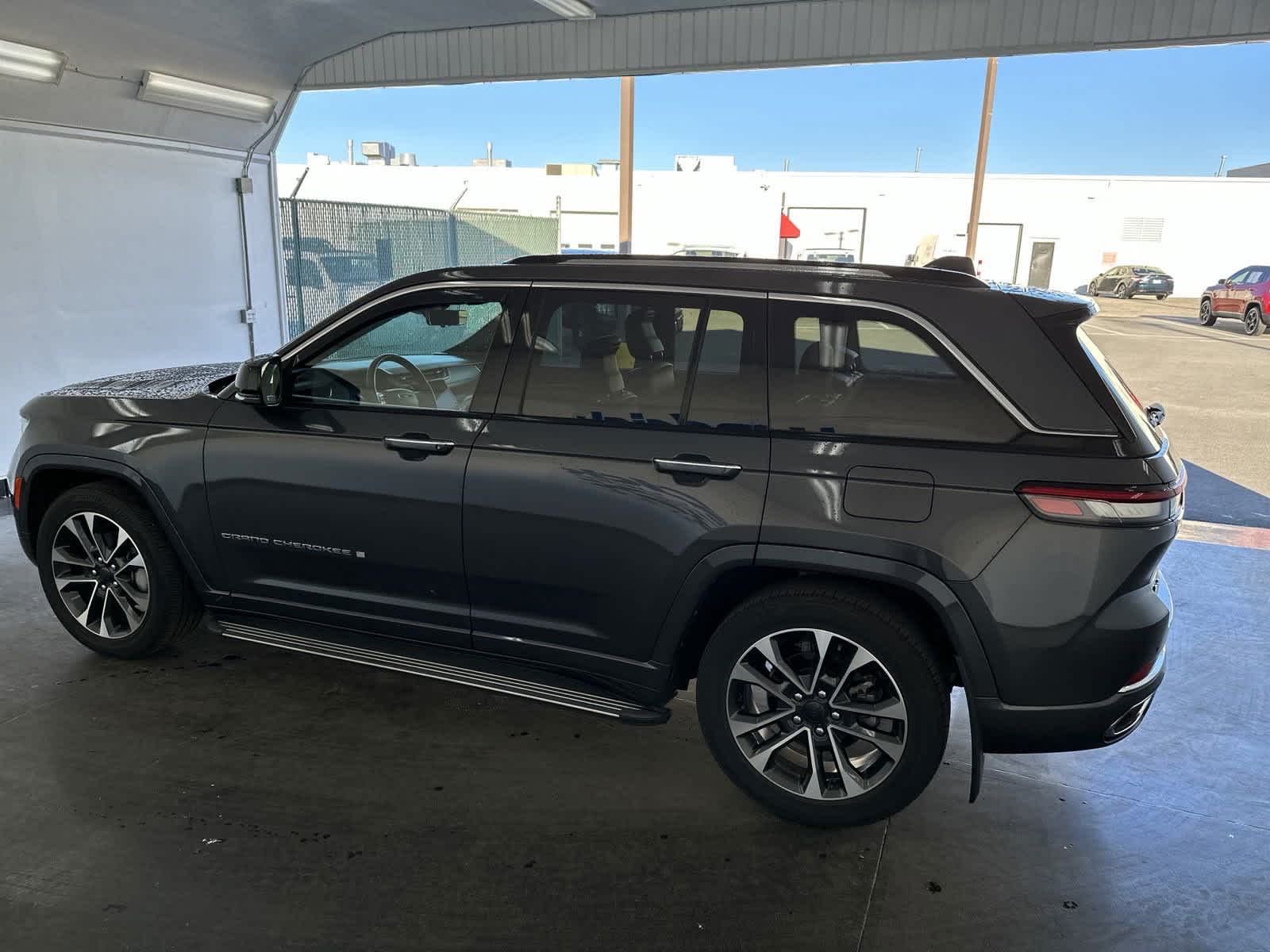 2022 Jeep Grand Cherokee Overland 6