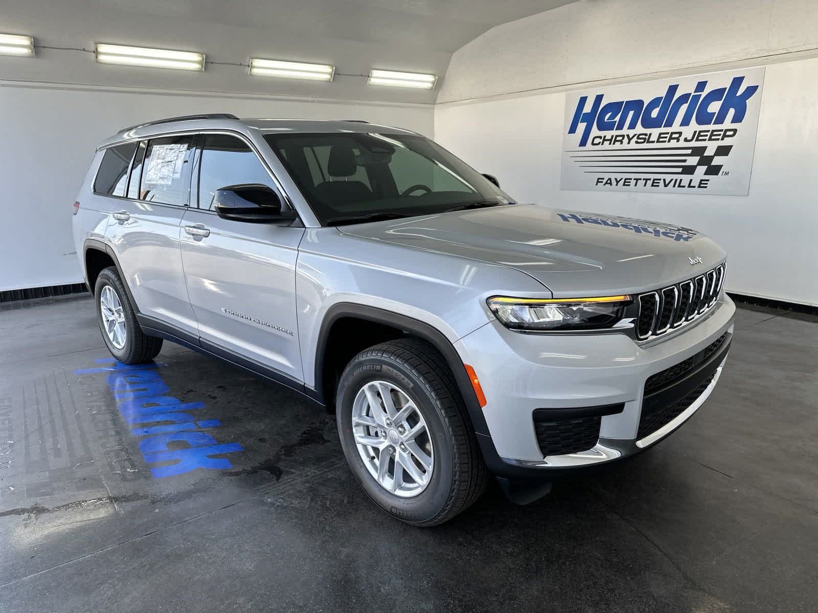 2024 Jeep Grand Cherokee L Laredo 2