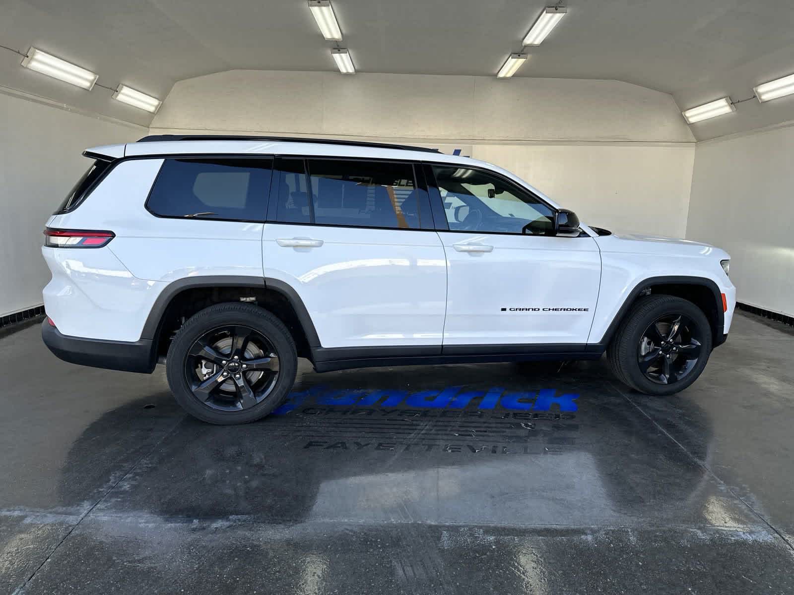 2021 Jeep Grand Cherokee L Altitude 10