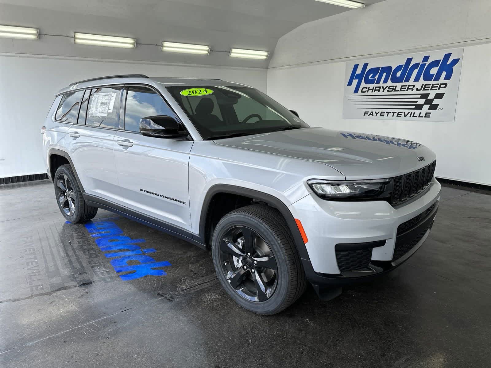 2024 Jeep Grand Cherokee L Laredo 2