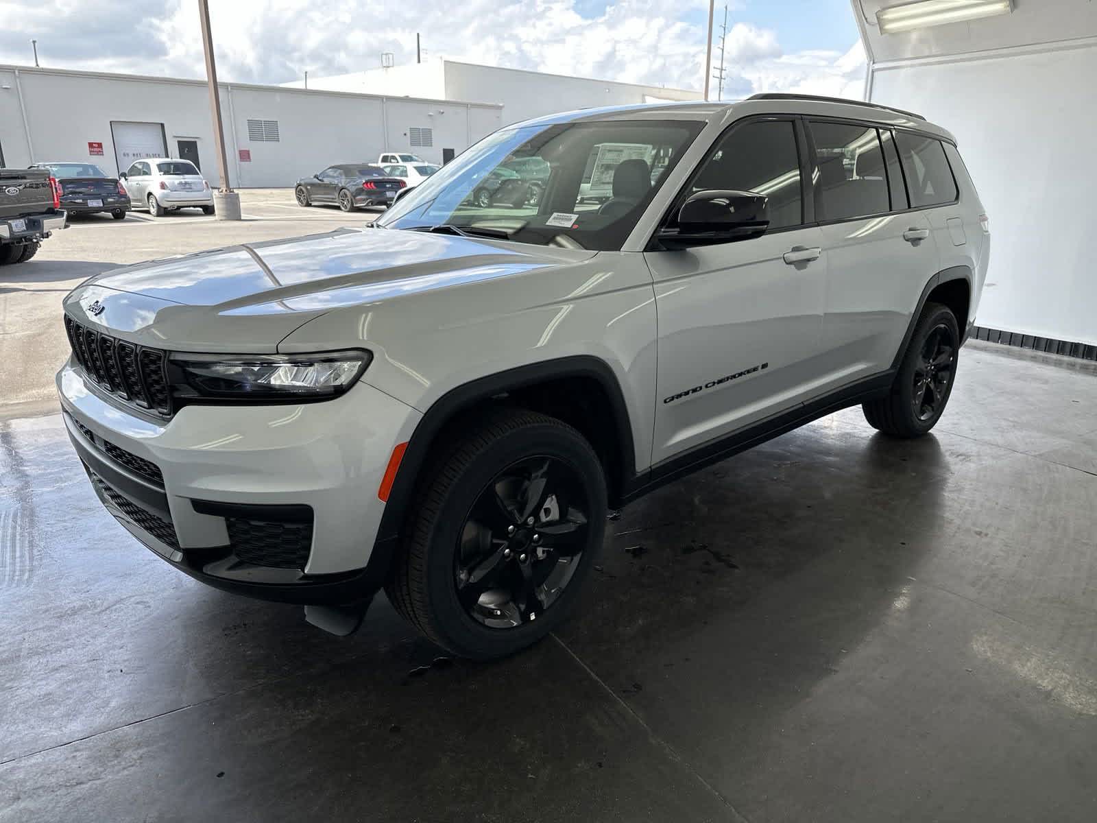 2024 Jeep Grand Cherokee L Laredo 4