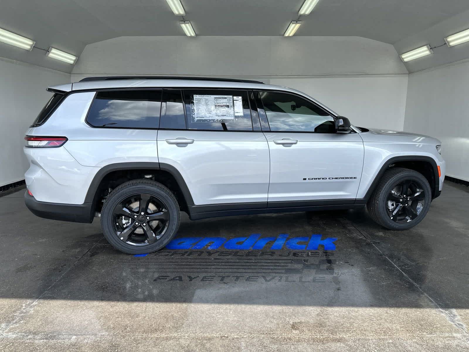 2024 Jeep Grand Cherokee L Laredo 9