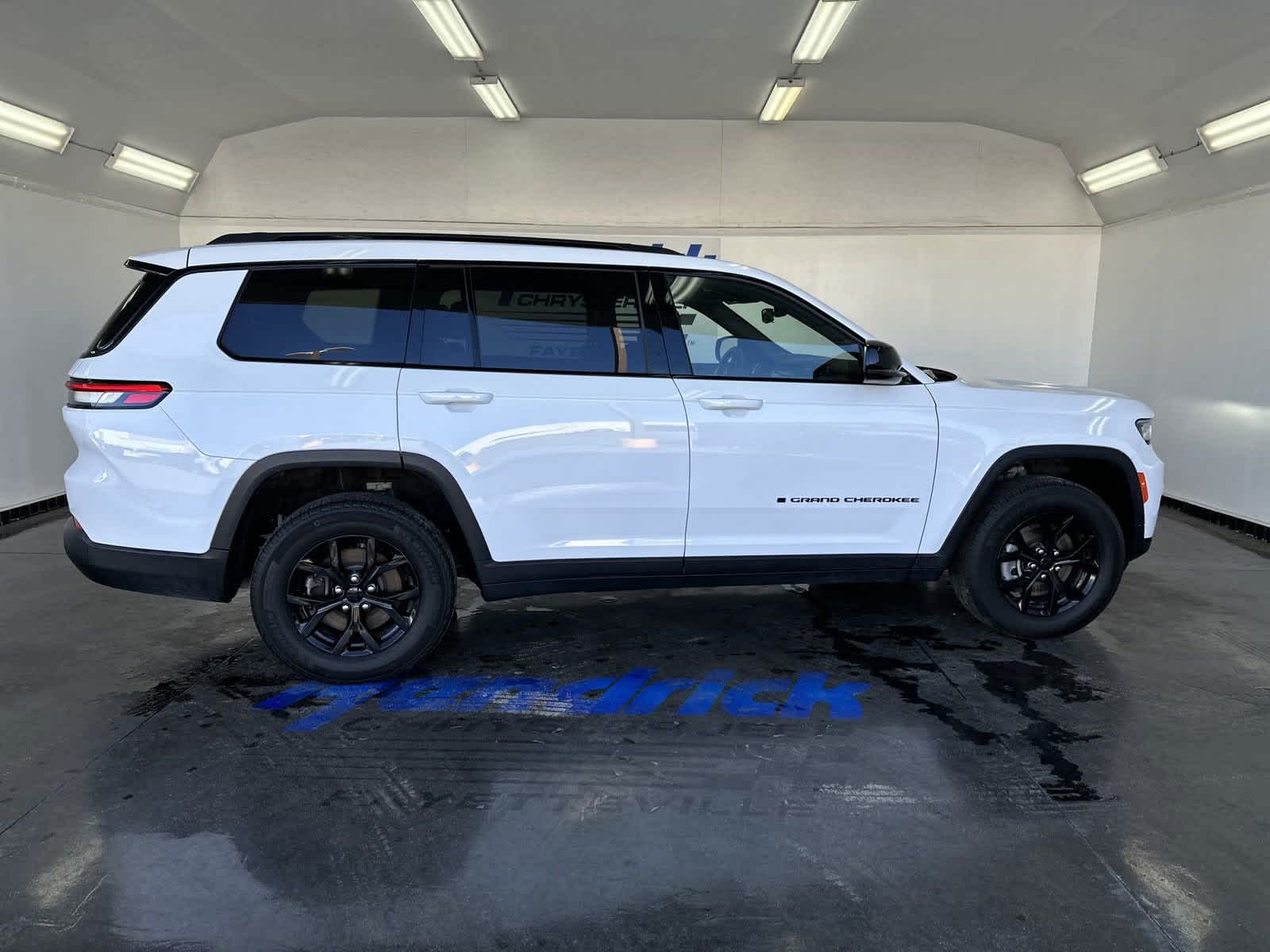 2023 Jeep Grand Cherokee L Altitude 10