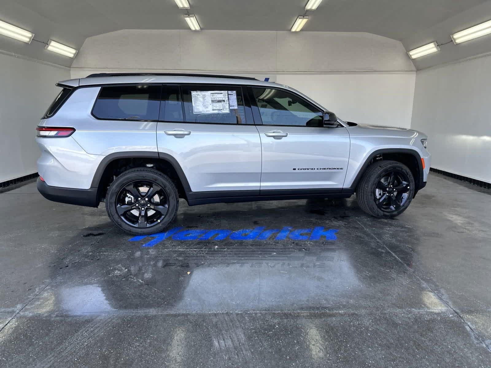 2024 Jeep Grand Cherokee L Laredo 9