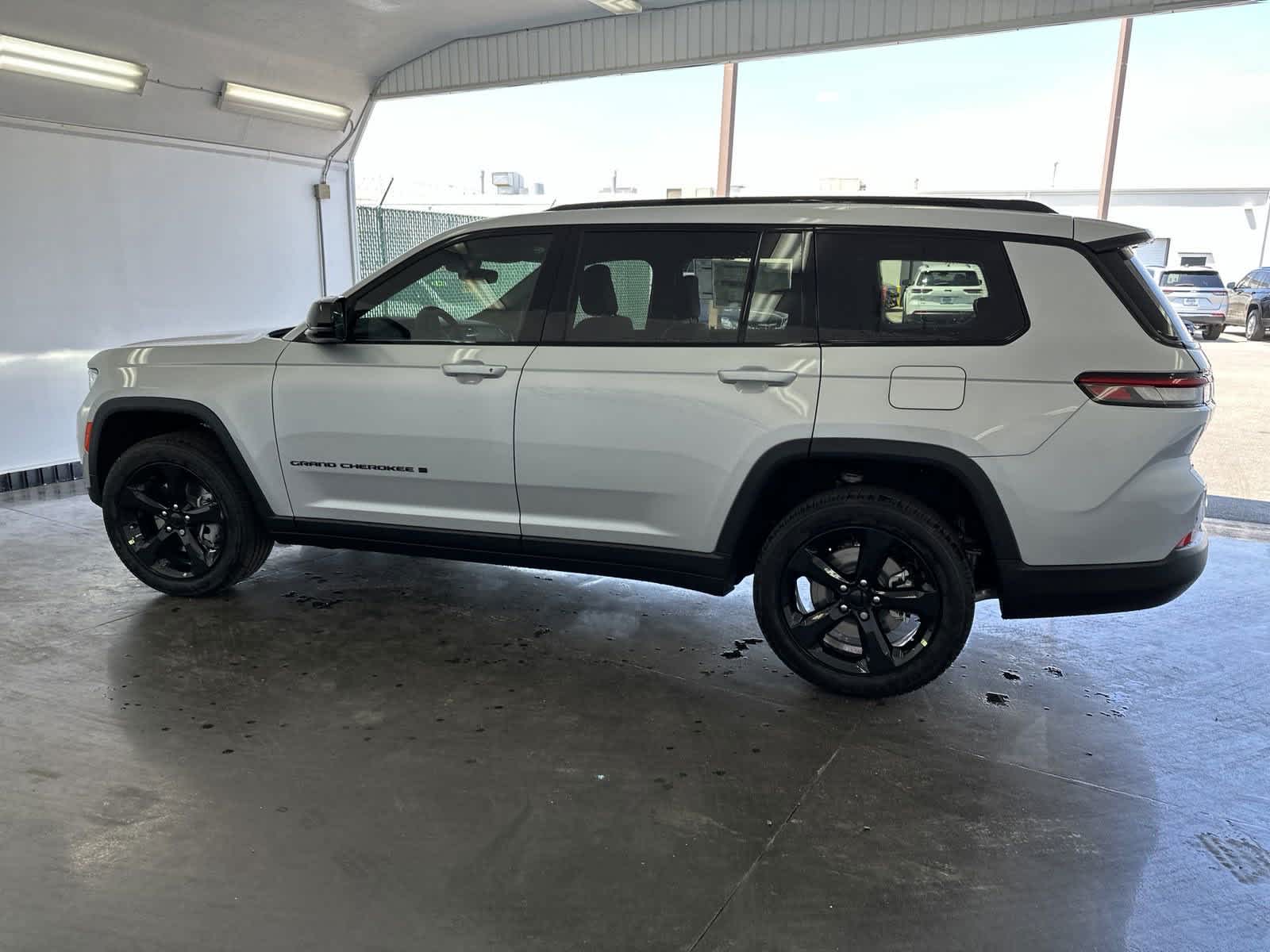 2024 Jeep Grand Cherokee L Laredo 5