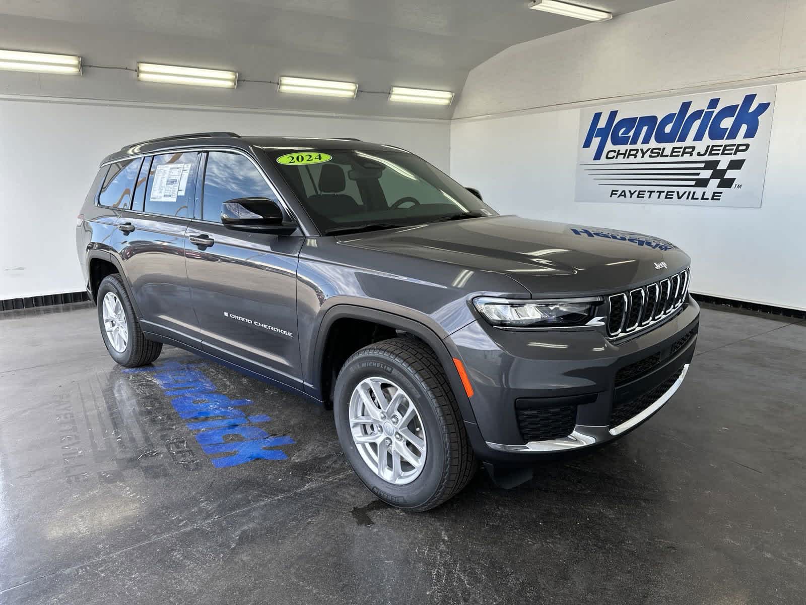 2024 Jeep Grand Cherokee L Laredo 2