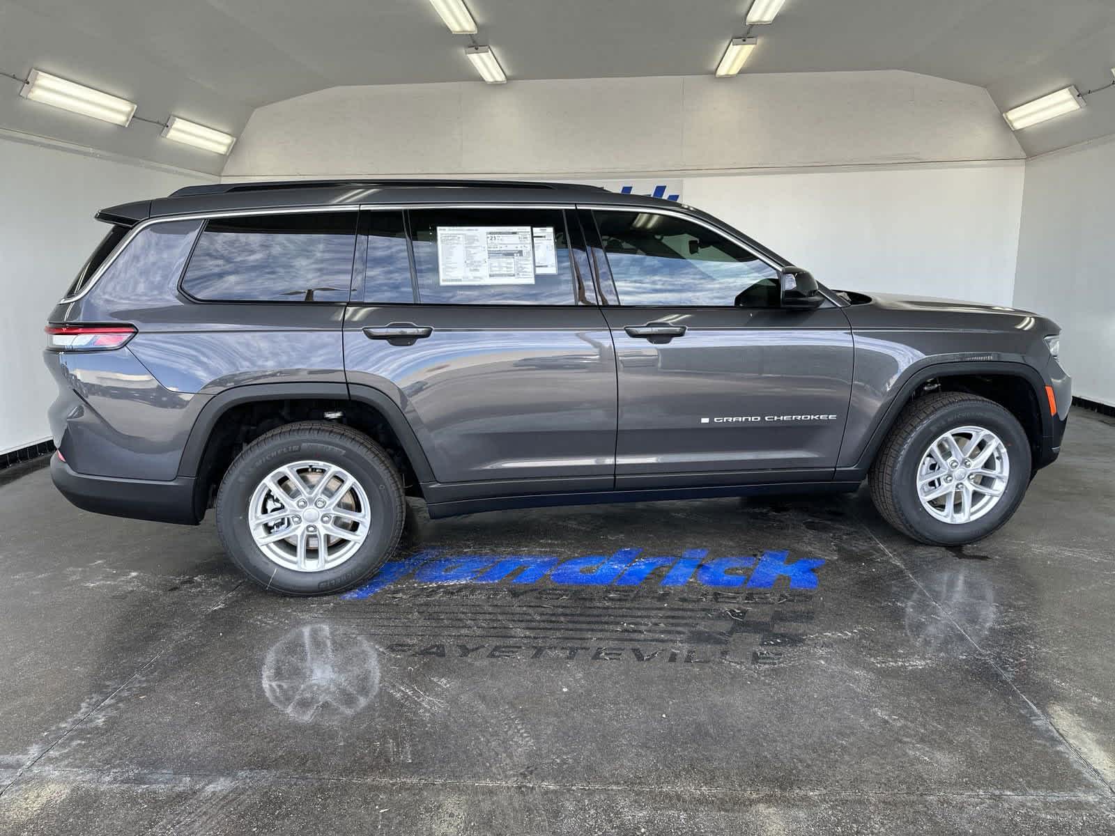 2024 Jeep Grand Cherokee L Laredo 9