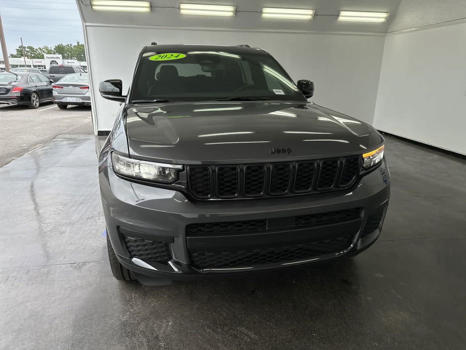 2024 Jeep Grand Cherokee L Laredo 3