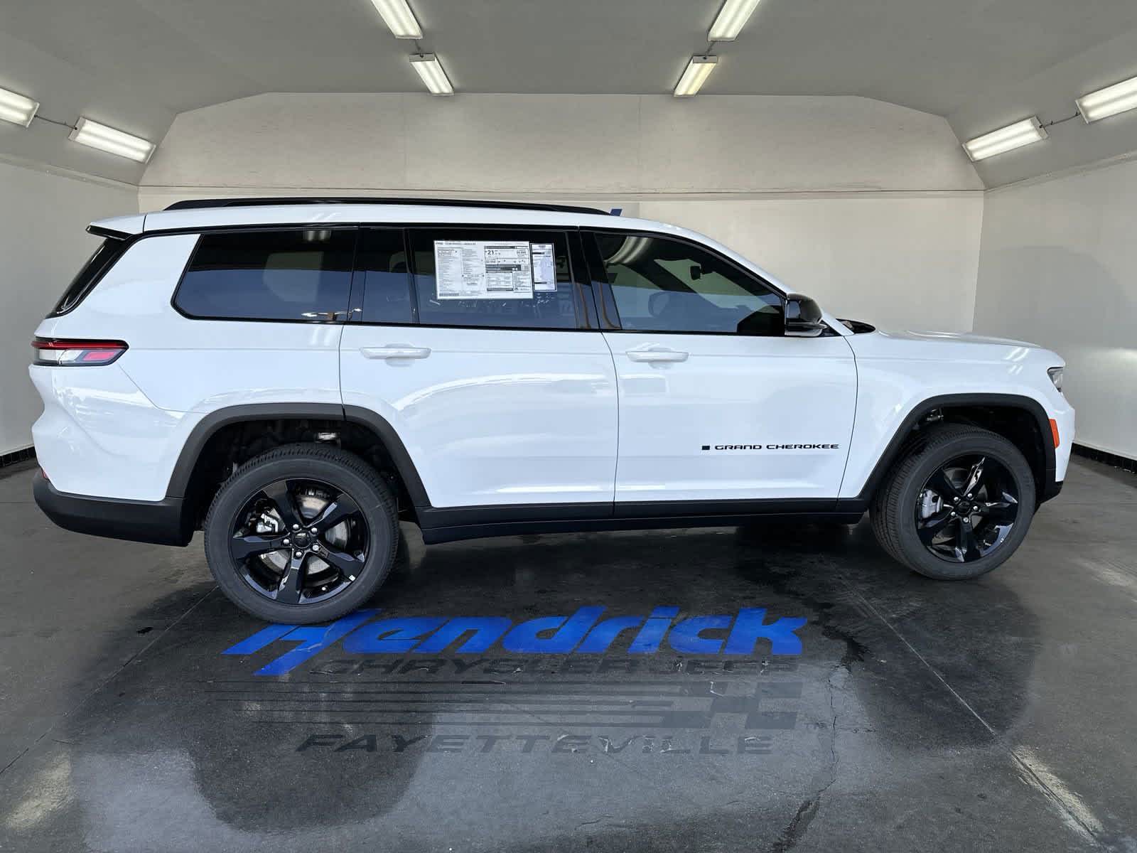 2024 Jeep Grand Cherokee L Laredo 8