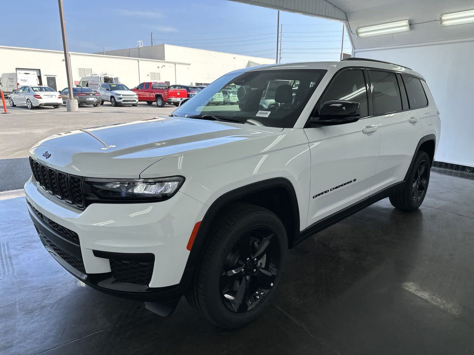 2024 Jeep Grand Cherokee L Laredo 3