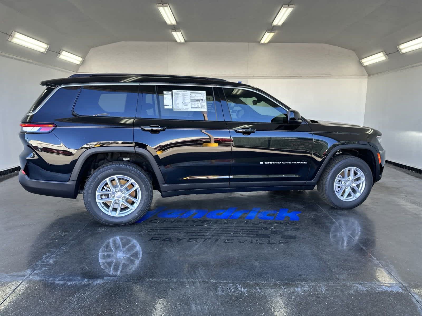 2024 Jeep Grand Cherokee L Laredo 9