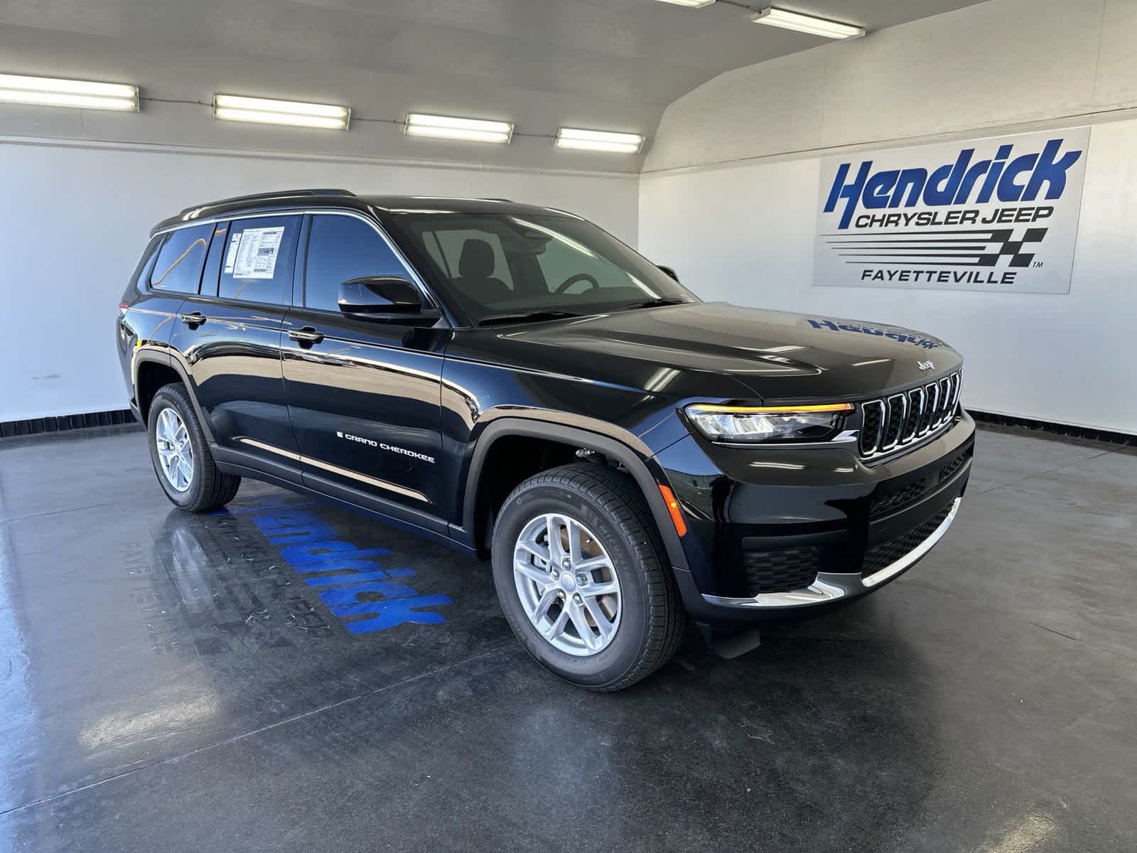 2024 Jeep Grand Cherokee L Laredo 2