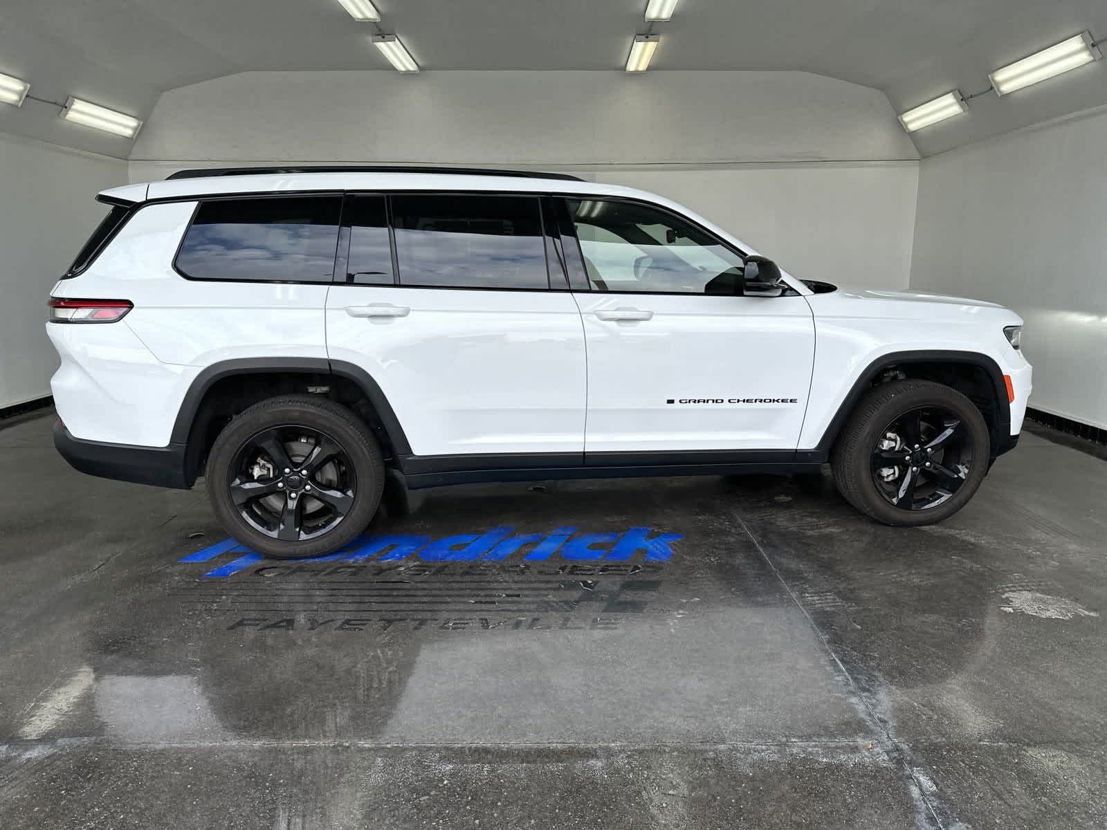 2023 Jeep Grand Cherokee L Altitude 10