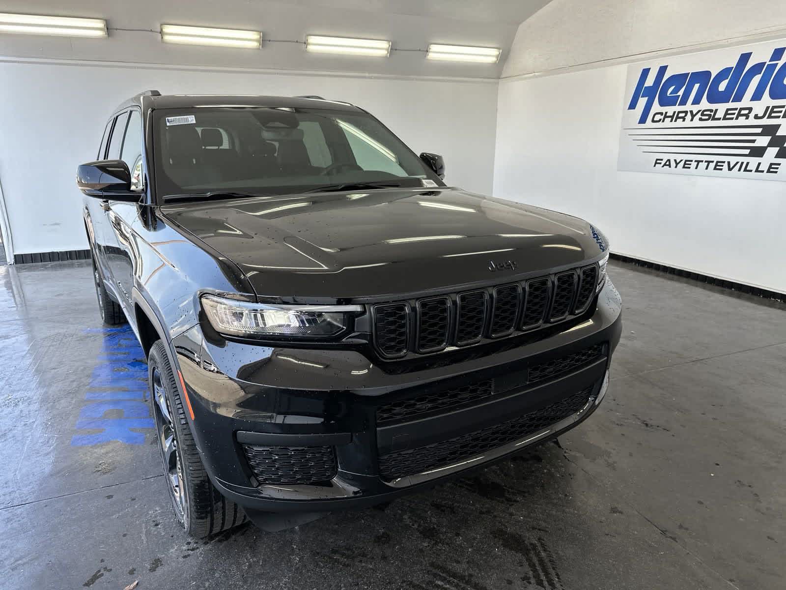 2024 Jeep Grand Cherokee L Laredo 3