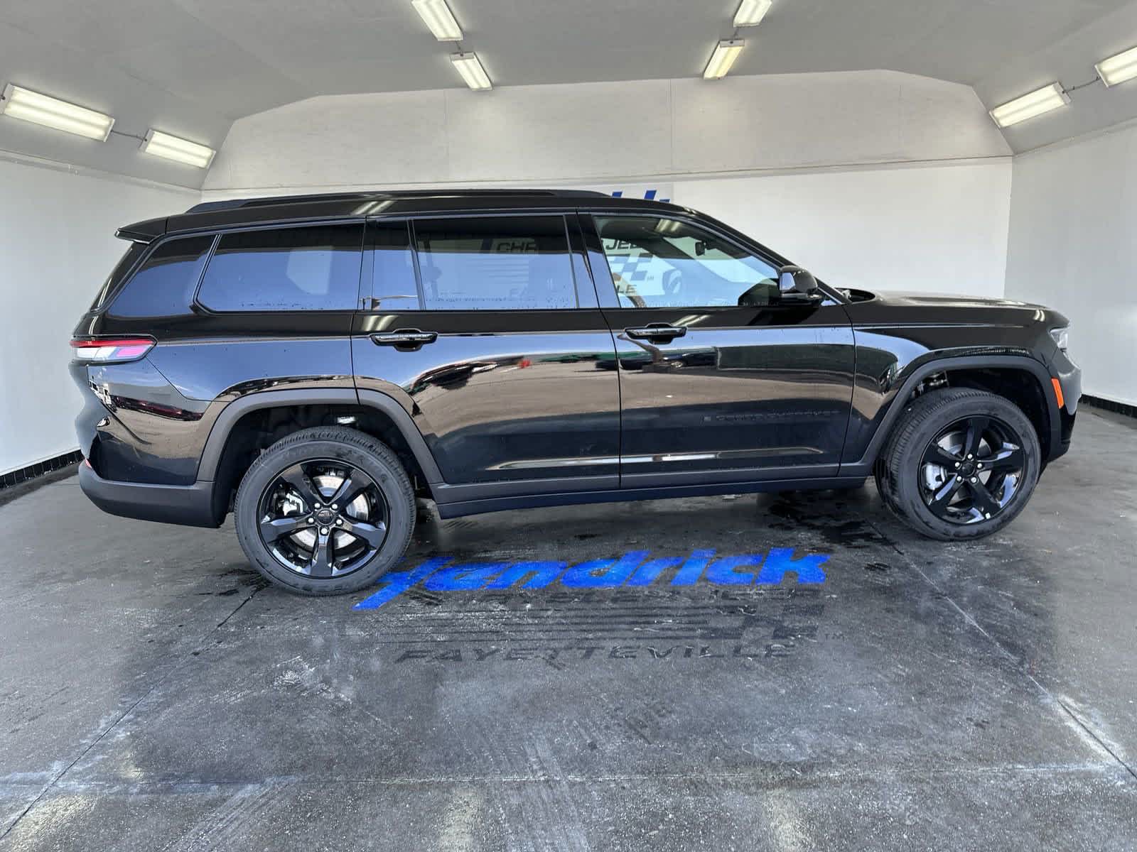 2024 Jeep Grand Cherokee L Laredo 9