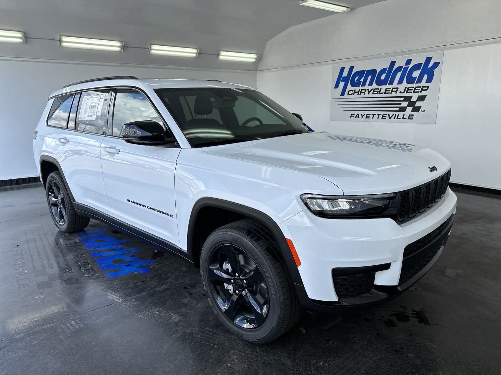 2024 Jeep Grand Cherokee L Laredo 2