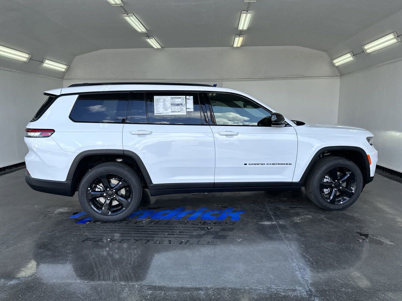 2024 Jeep Grand Cherokee L Laredo 9