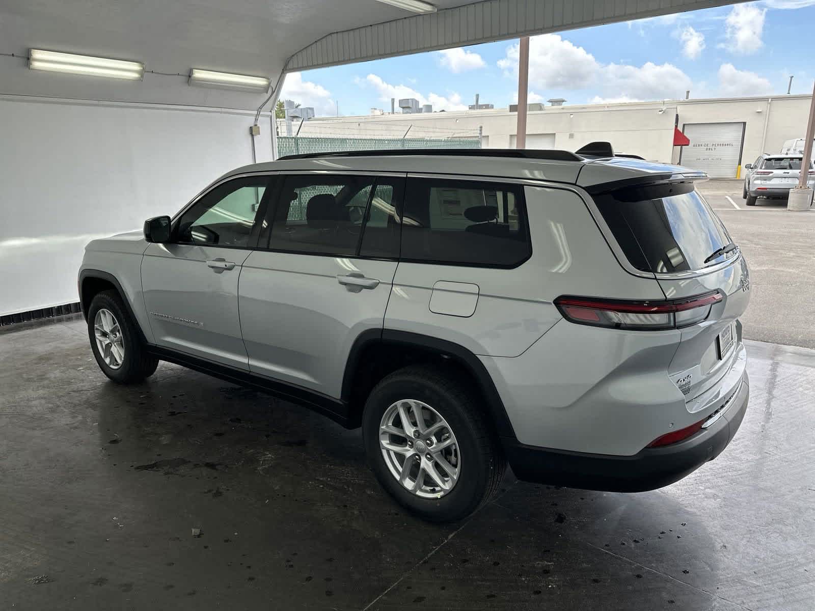 2024 Jeep Grand Cherokee L Laredo 5