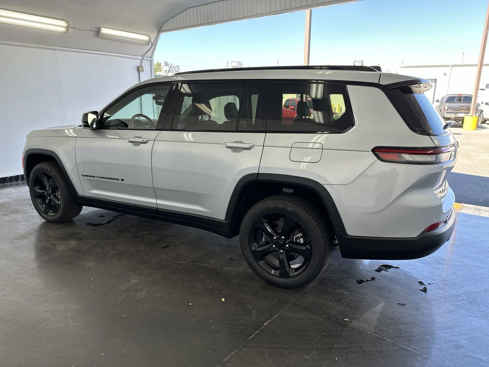 2022 Jeep Grand Cherokee L Limited 6