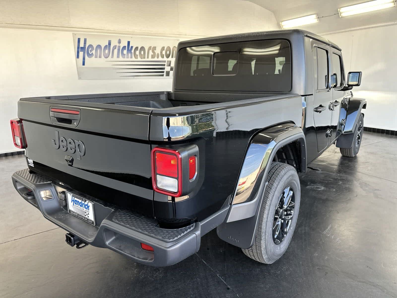 2023 Jeep Gladiator Sport S 4x4 8