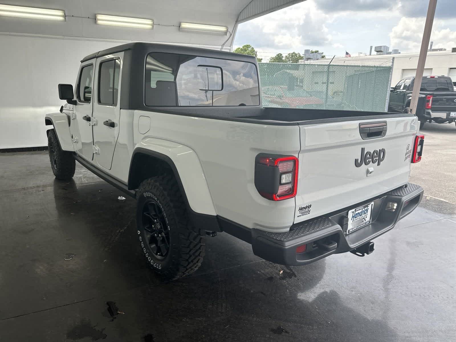 2024 Jeep Gladiator Willys 4x4 6