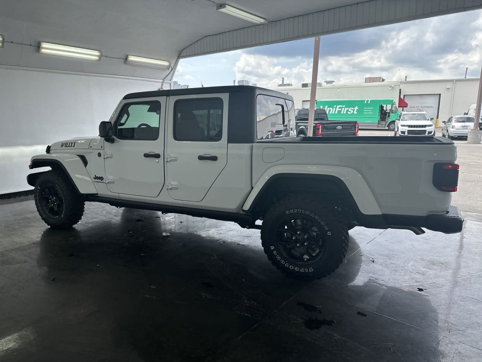 2024 Jeep Gladiator Willys 4x4 5