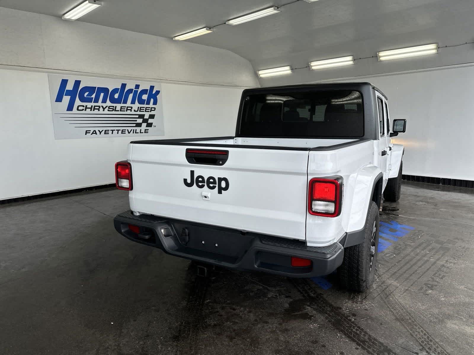 2023 Jeep Gladiator Sport S 4x4 8