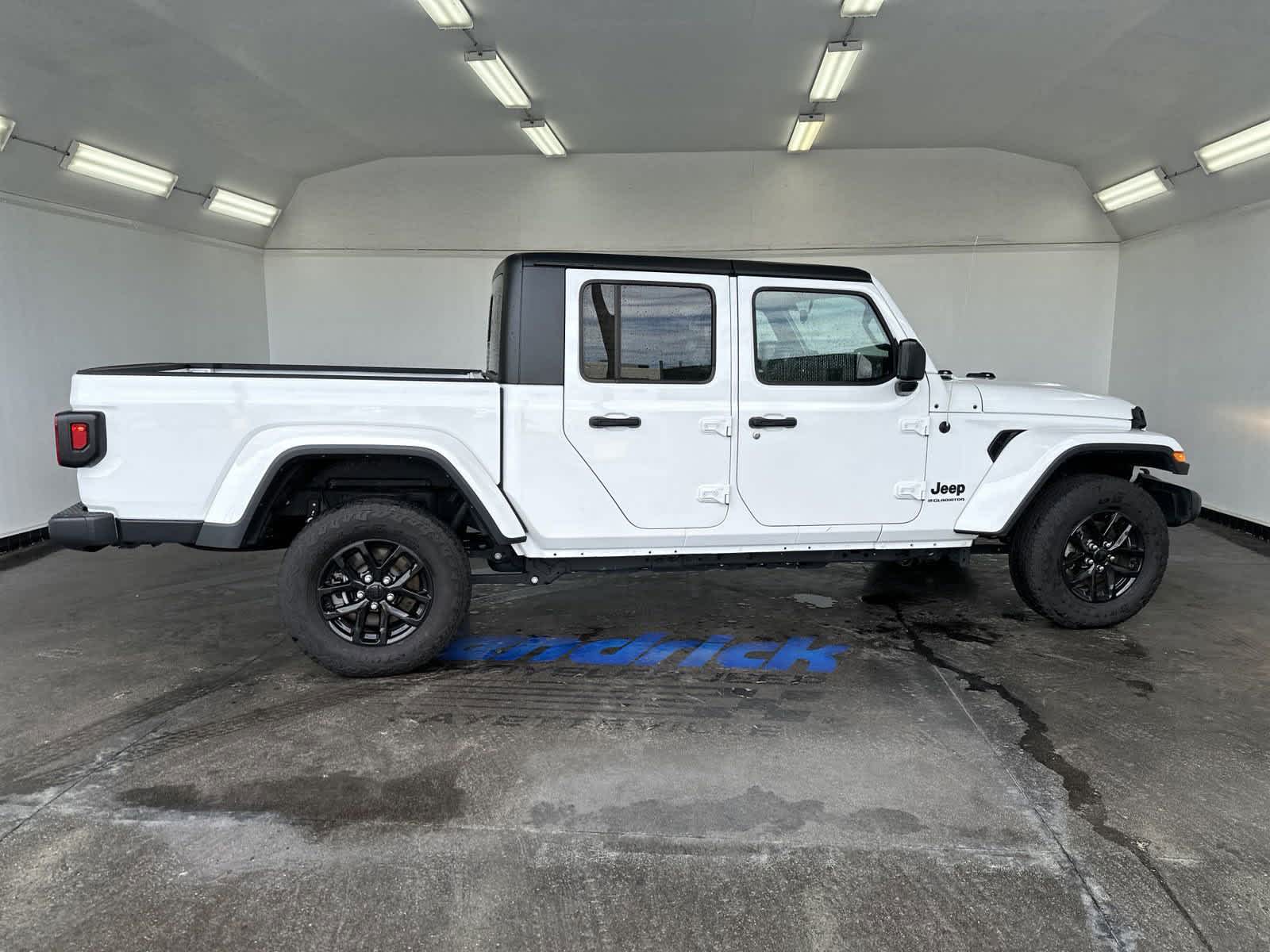 2023 Jeep Gladiator Sport S 4x4 10