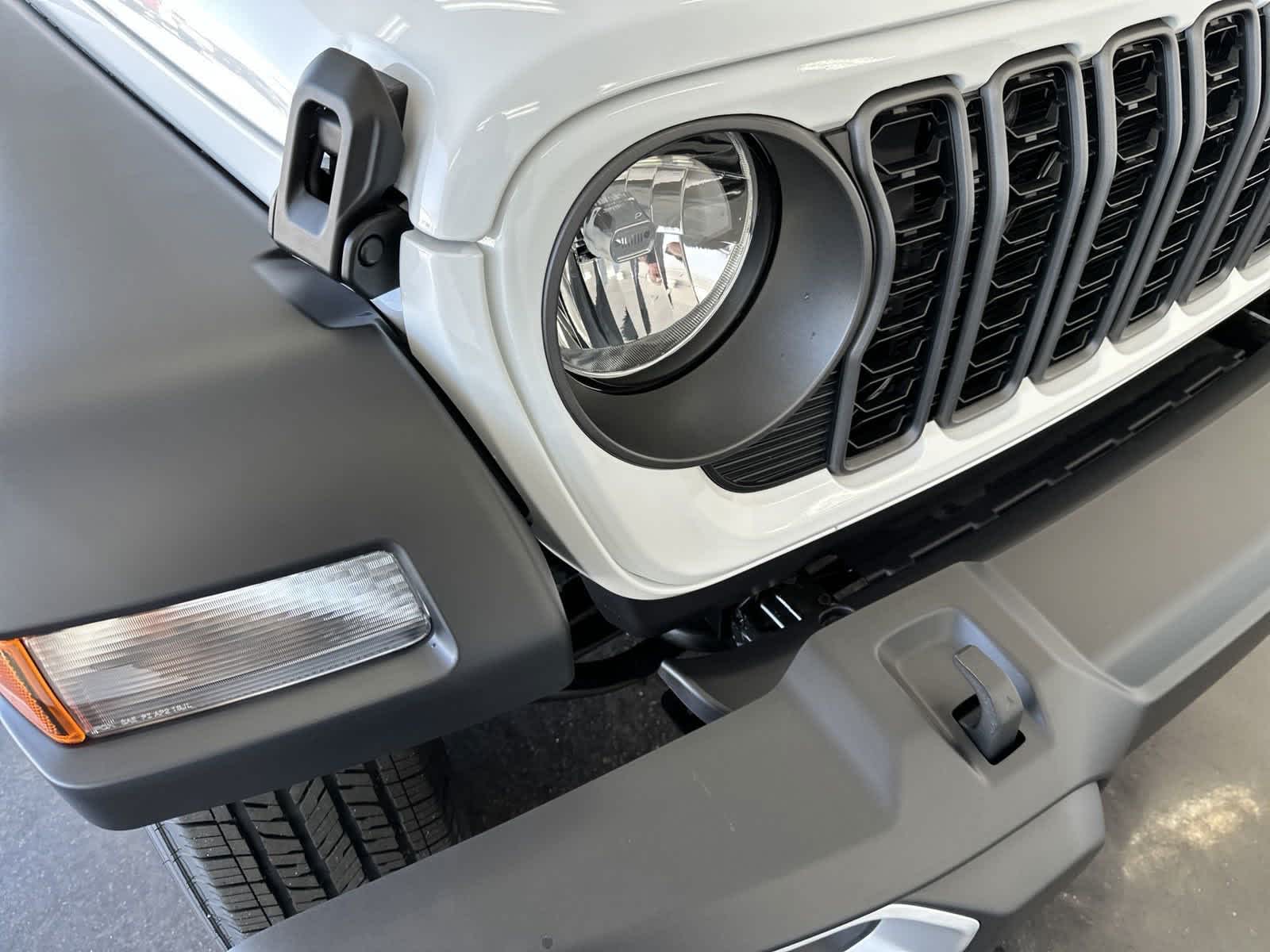 2024 Jeep Gladiator Sport 4x4 10