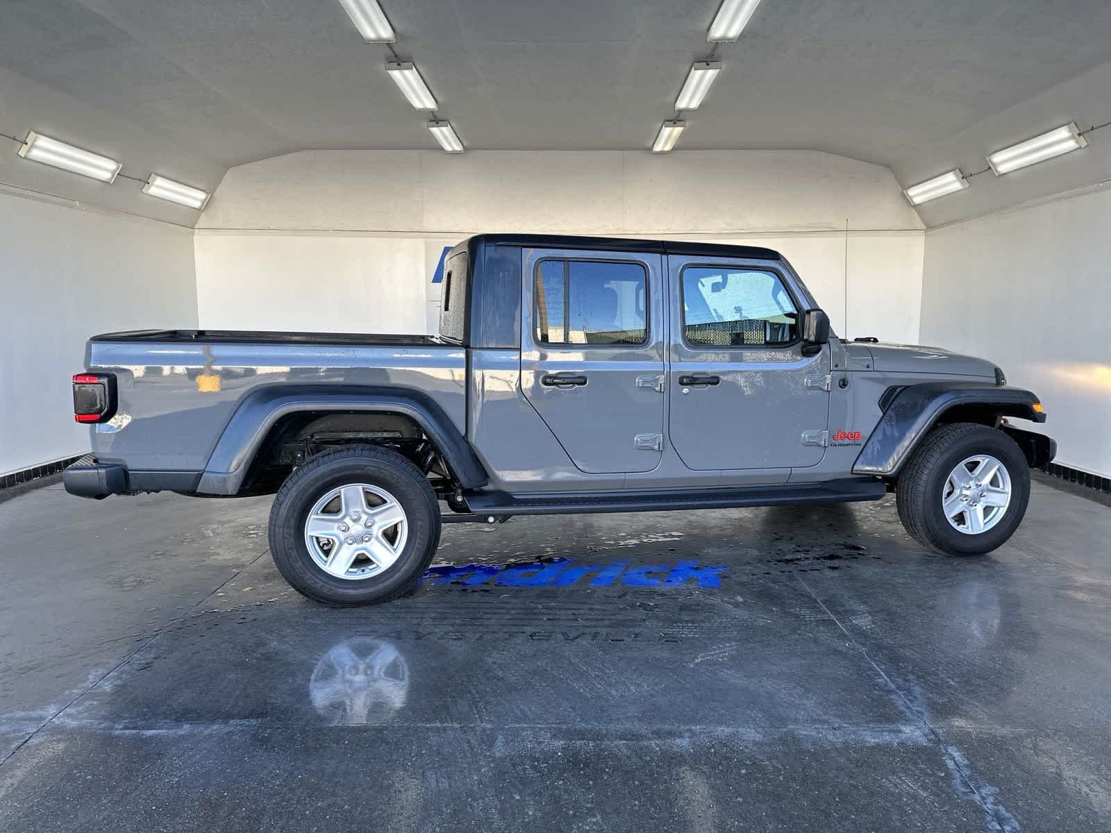 2021 Jeep Gladiator Sport S 4x4 10