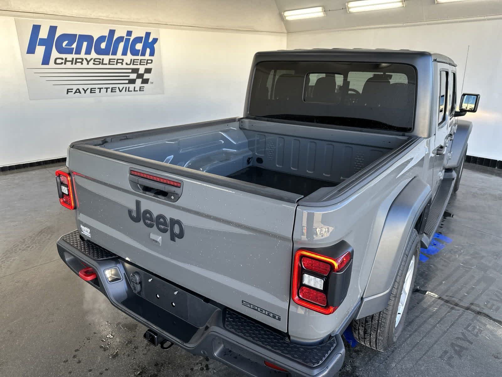 2021 Jeep Gladiator Sport S 4x4 30