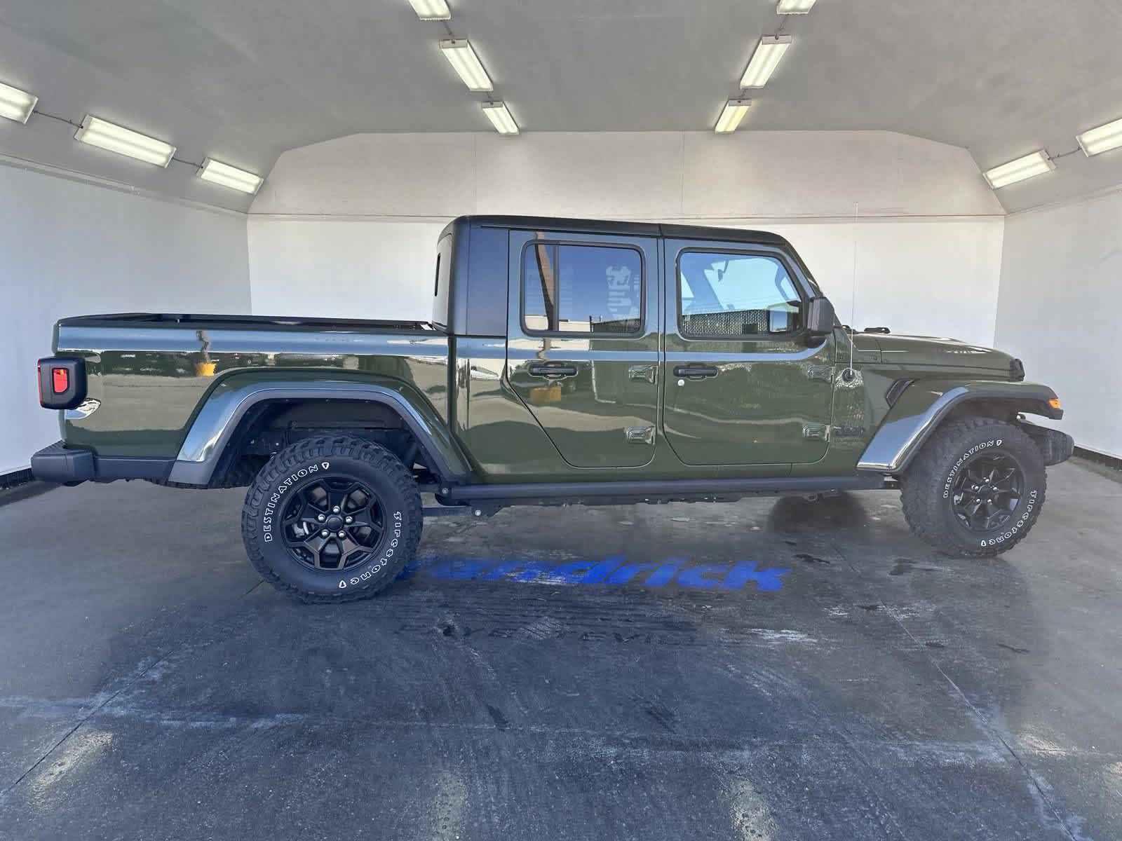 2021 Jeep Gladiator Willys 4x4 10