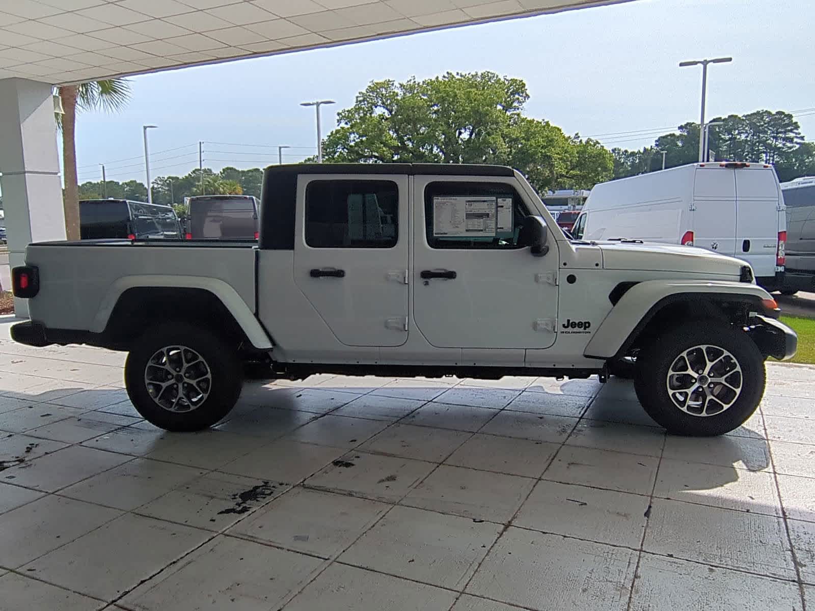 2024 Jeep Gladiator Sport S 4x4 10