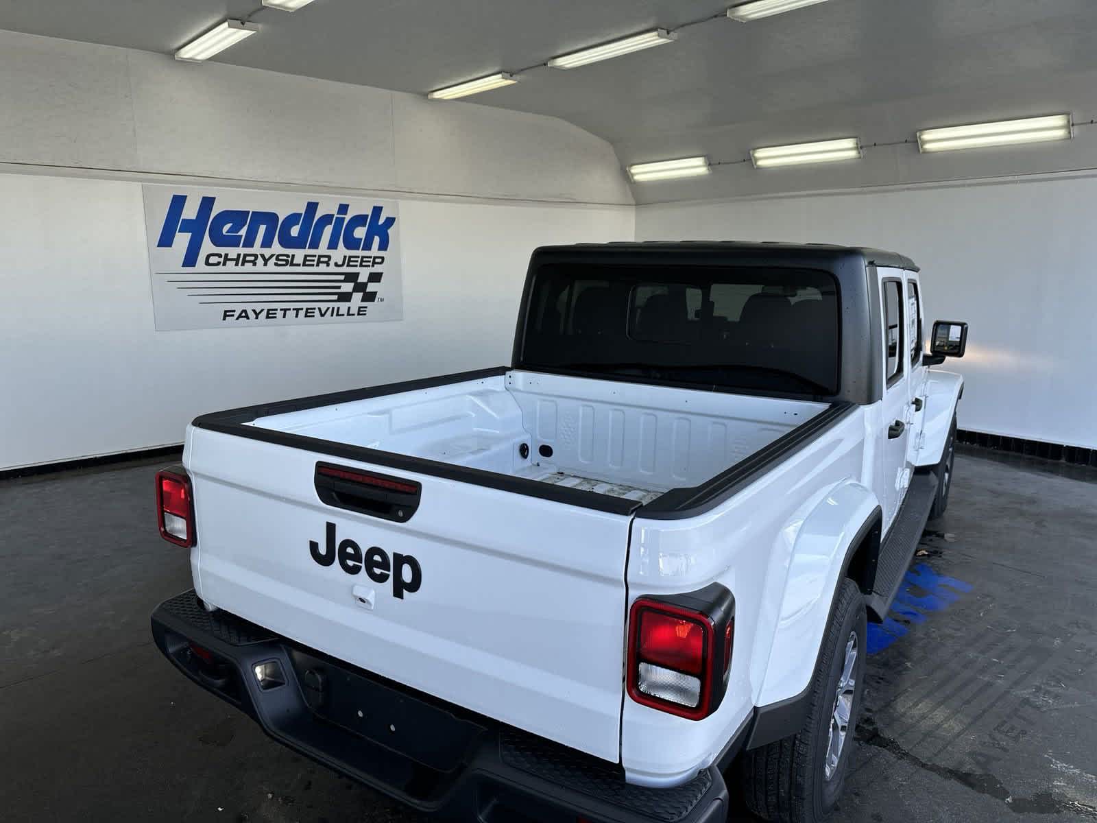 2024 Jeep Gladiator Sport S 4x4 24