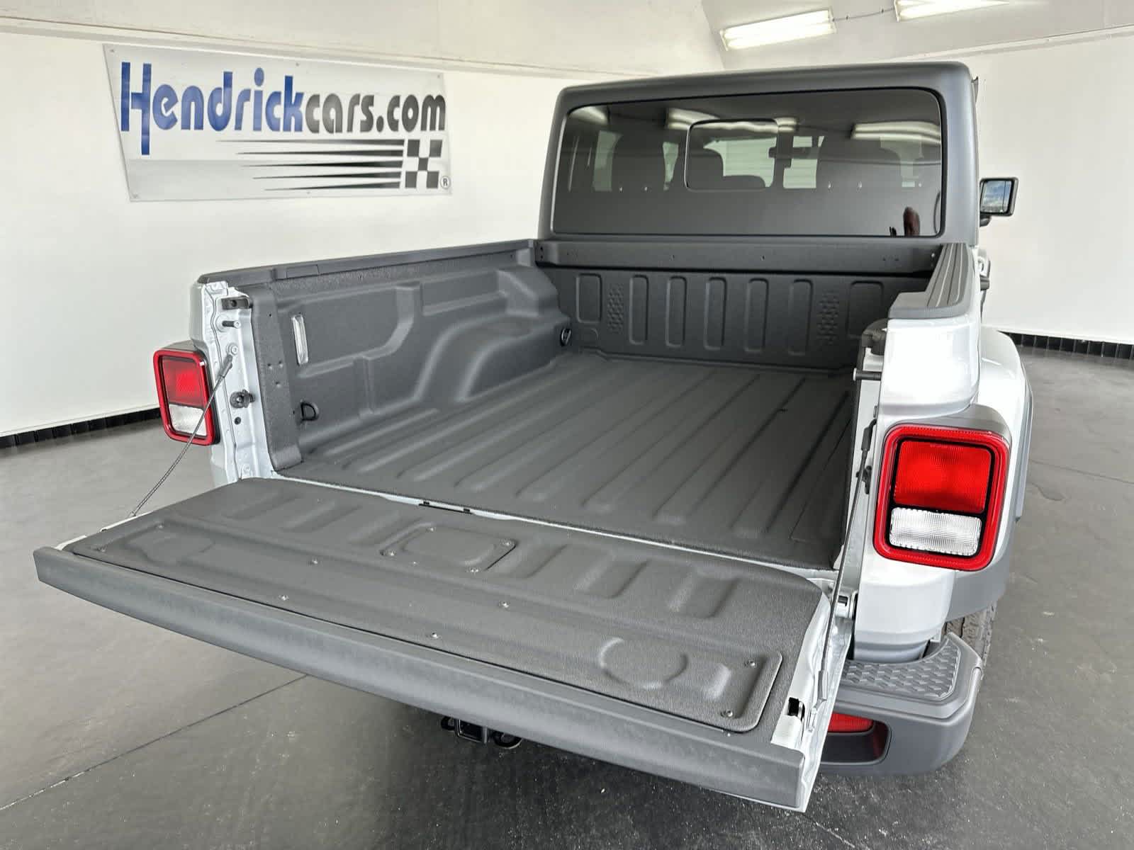 2023 Jeep Gladiator Sport S 4x4 32