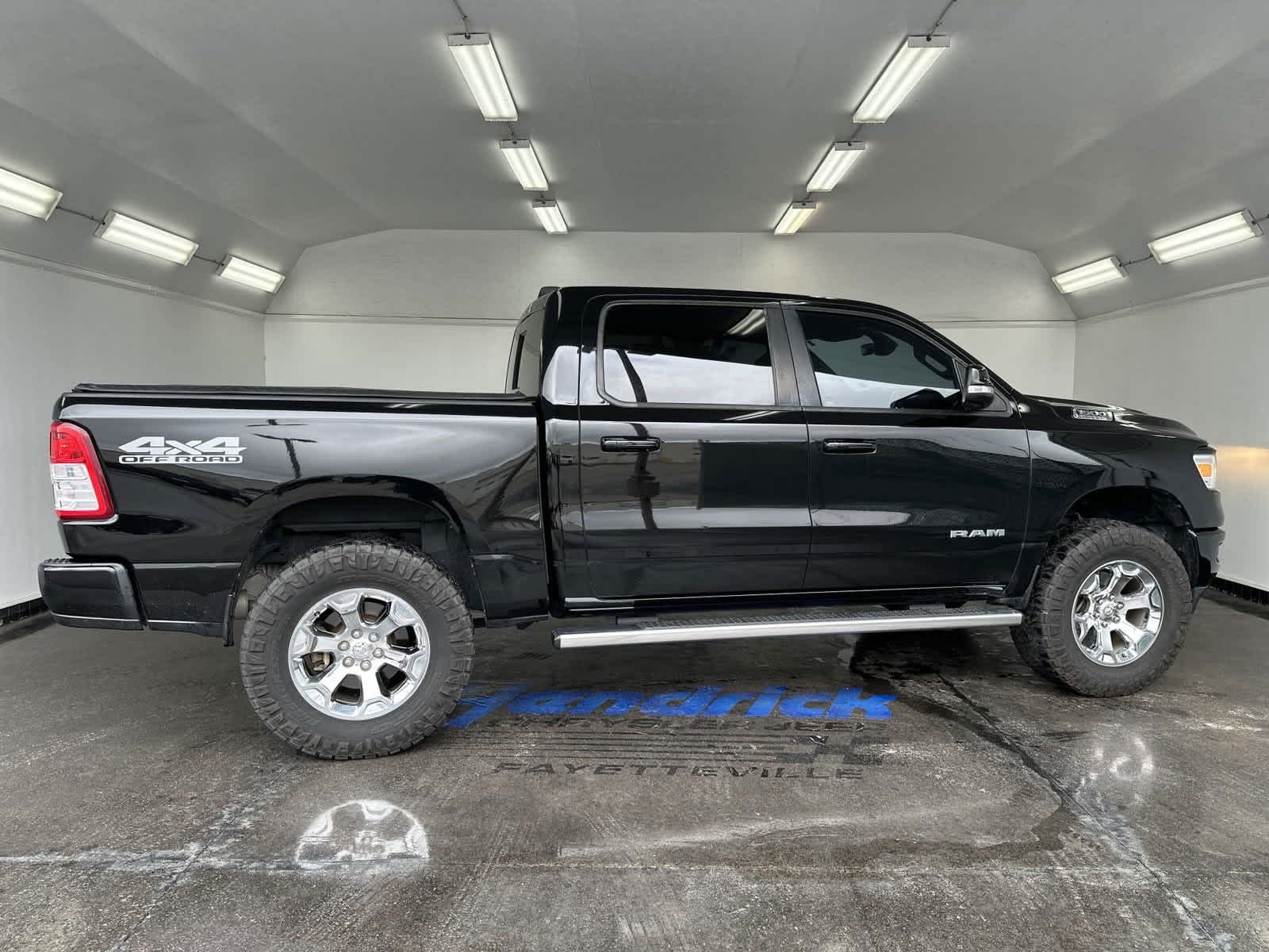 2019 Ram 1500 Big Horn/Lone Star 4x4 Crew Cab 57 Box 10