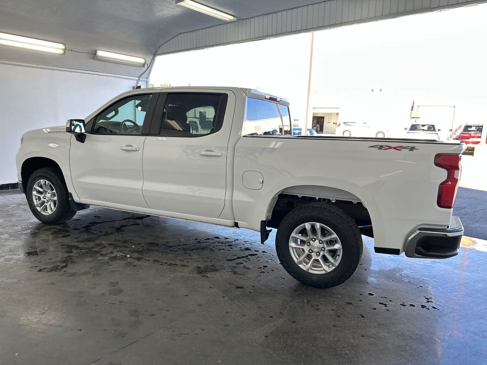 2022 Chevrolet Silverado 1500 LT 4WD Crew Cab 147 6