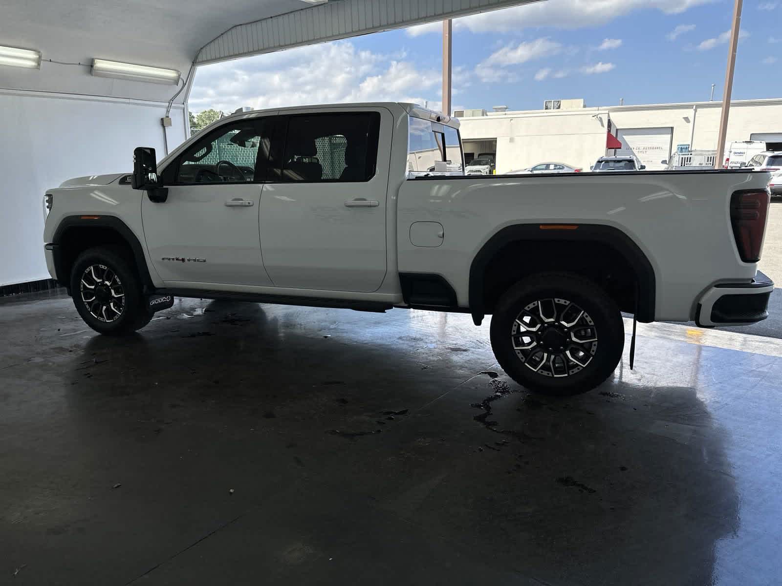 2024 GMC Sierra 3500HD AT4 4WD Crew Cab 159 3