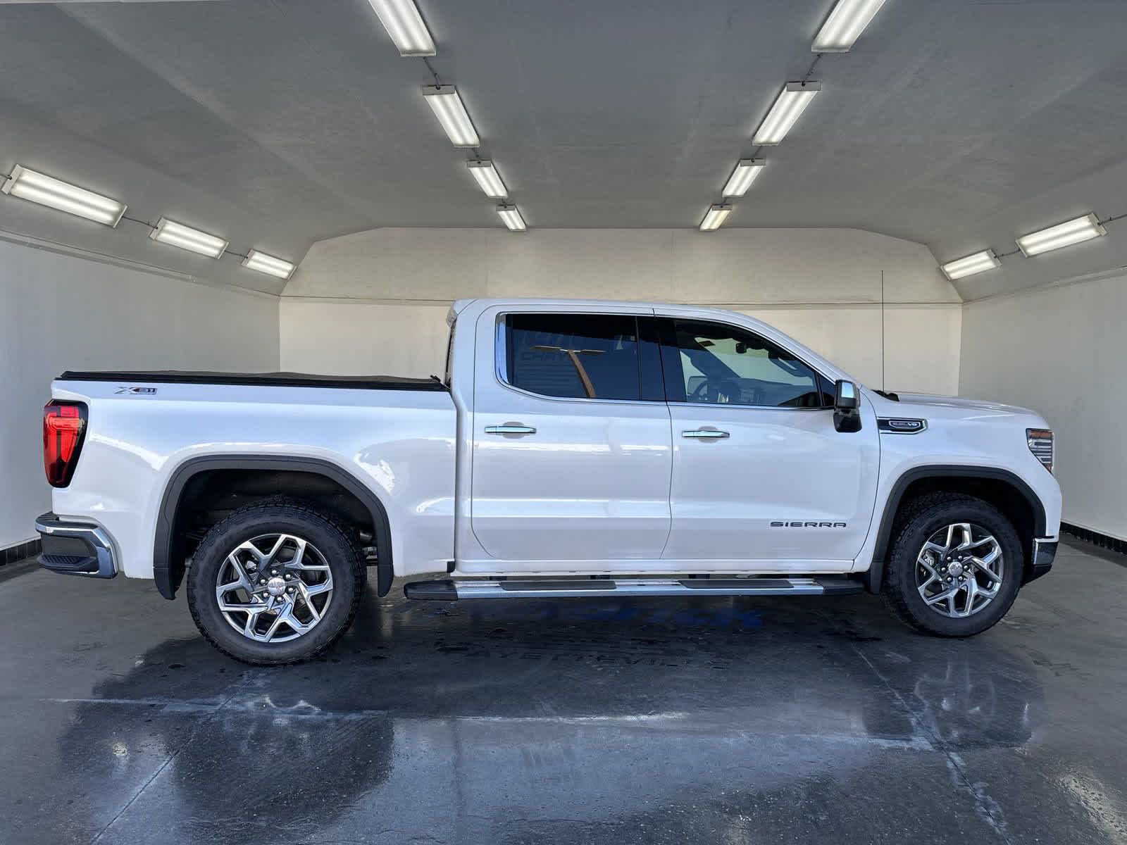 2024 GMC Sierra 1500 SLT 4WD Crew Cab 147 10