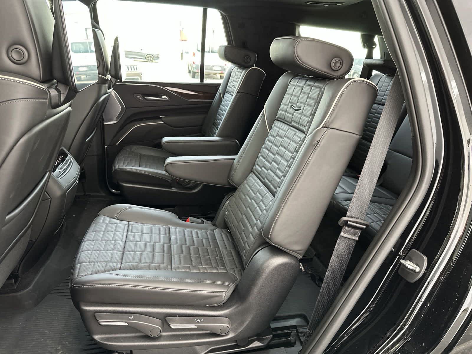 2023 Cadillac Escalade 4WD Premium Luxury Platinum 30