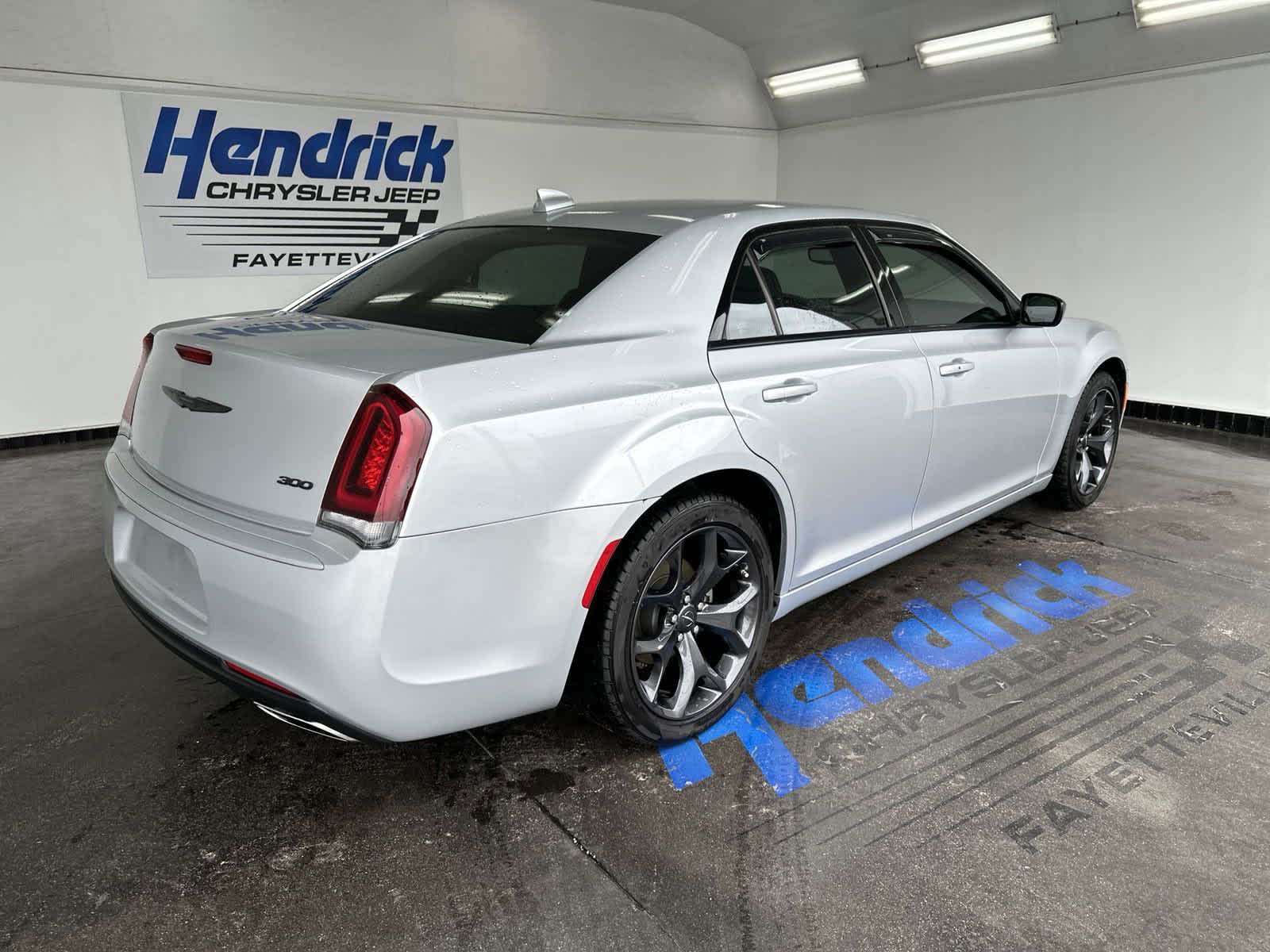 2023 Chrysler 300 Touring 9